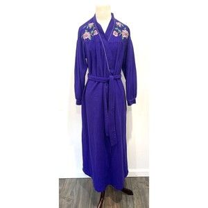 Vtg Vandemere Velour Robe Medium Purple Embroidered Rose Floral